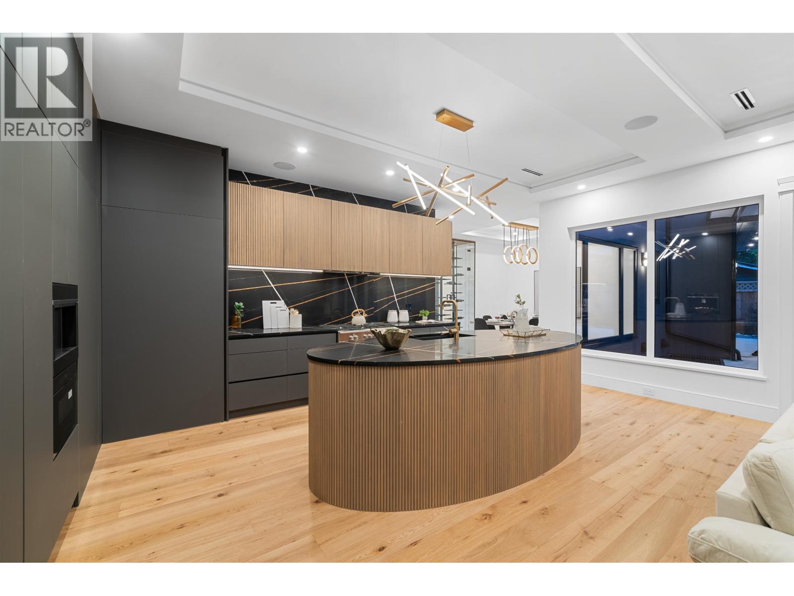 687 POPLAR STREET, Coquitlam