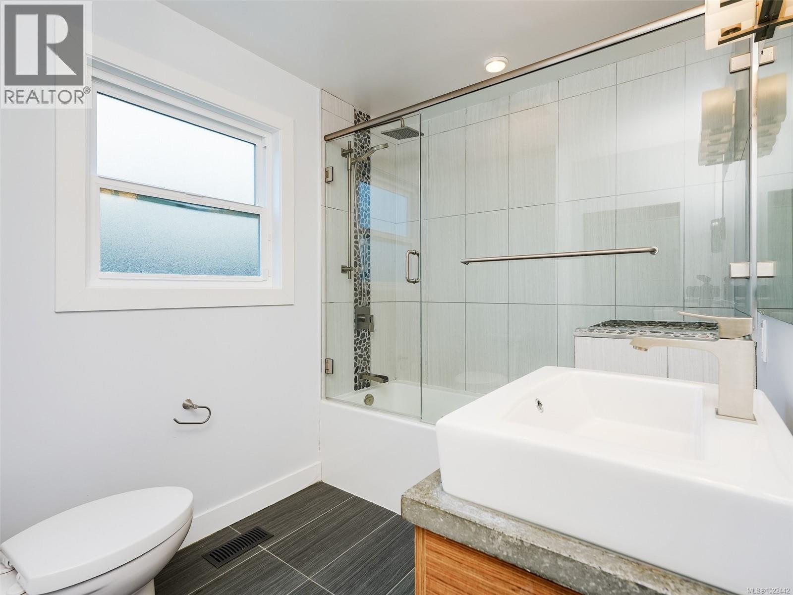 1553 Fremont Pl, Saanich