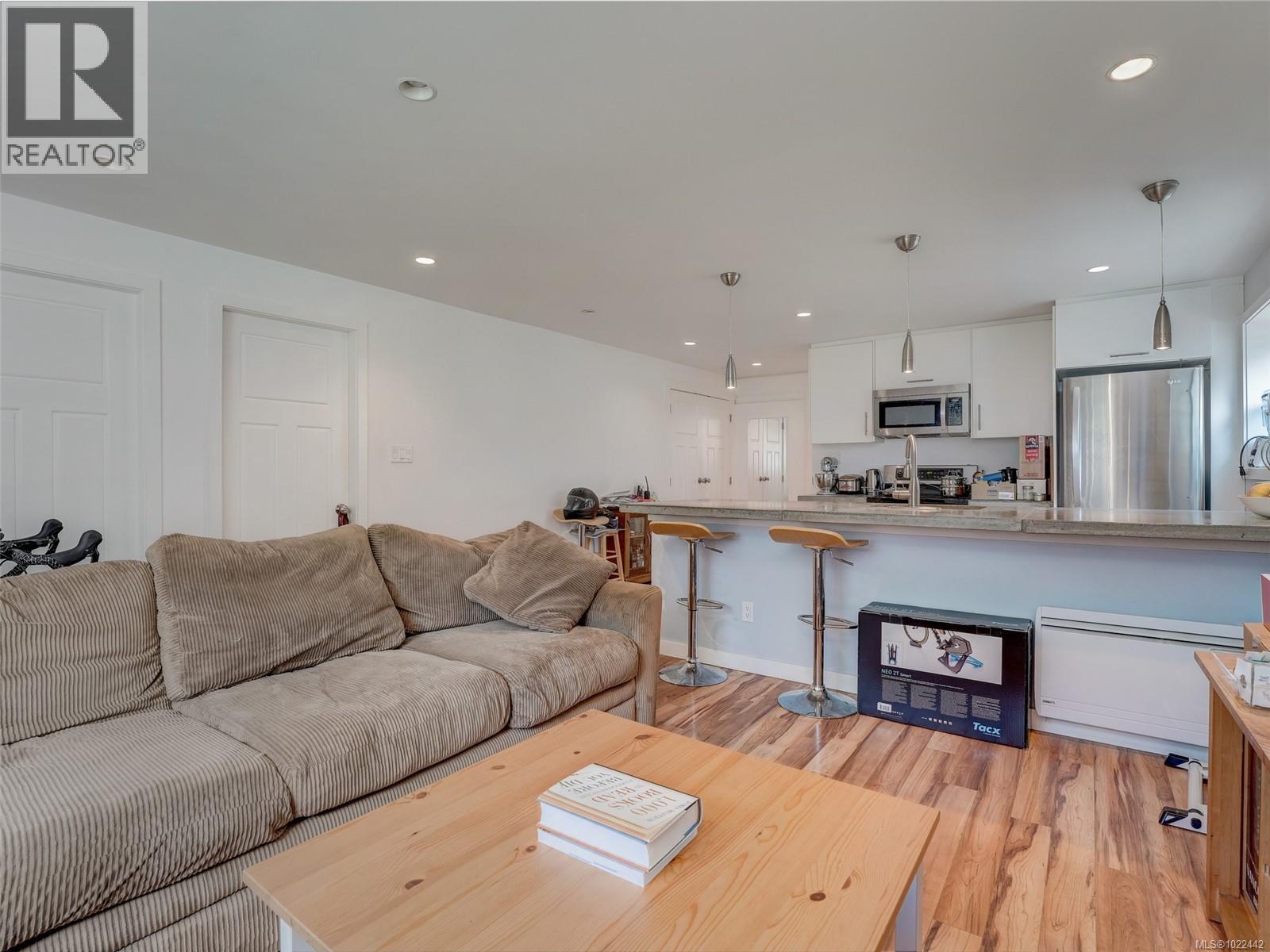 1553 Fremont Pl, Saanich