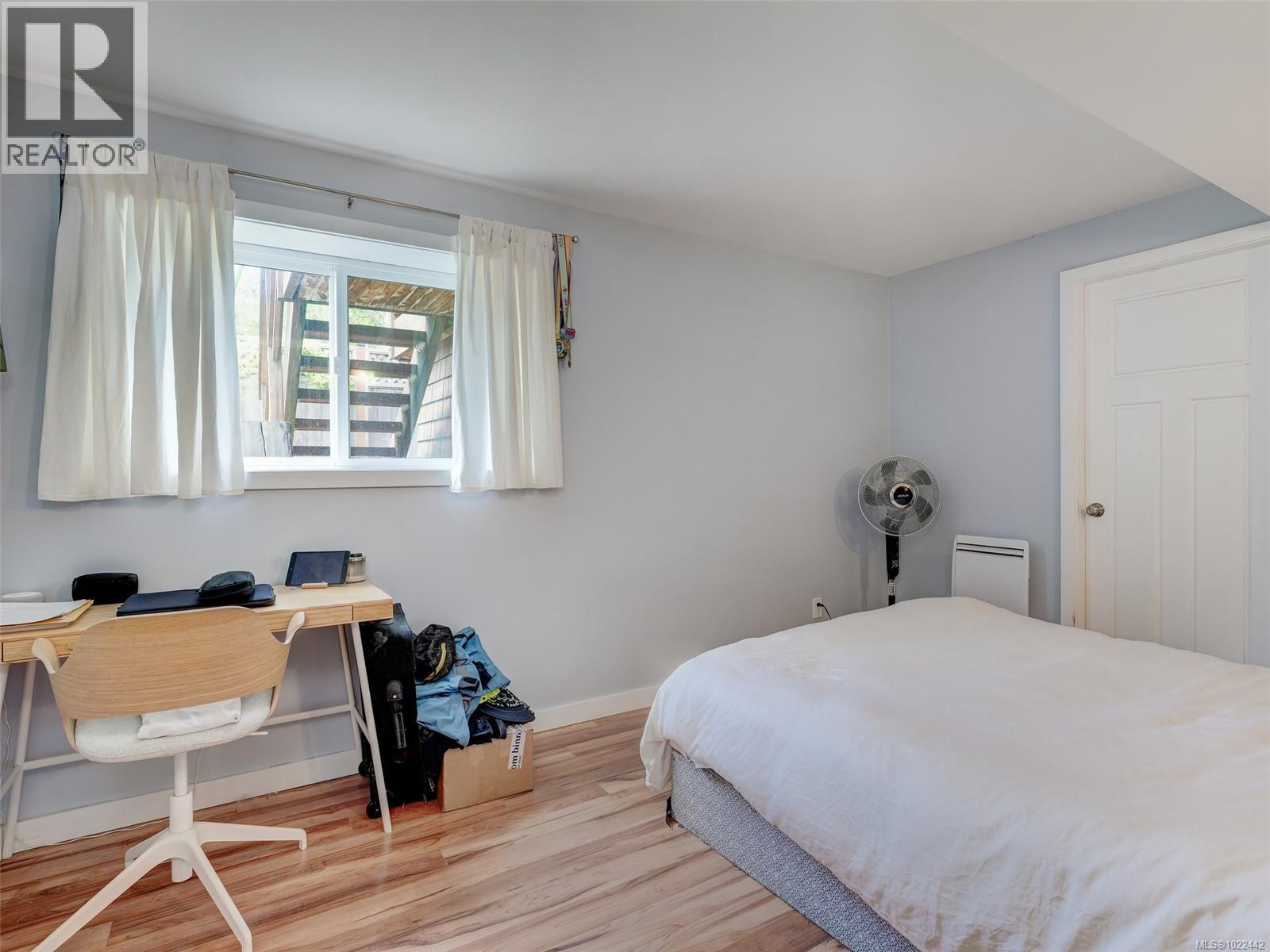 1553 Fremont Pl, Saanich