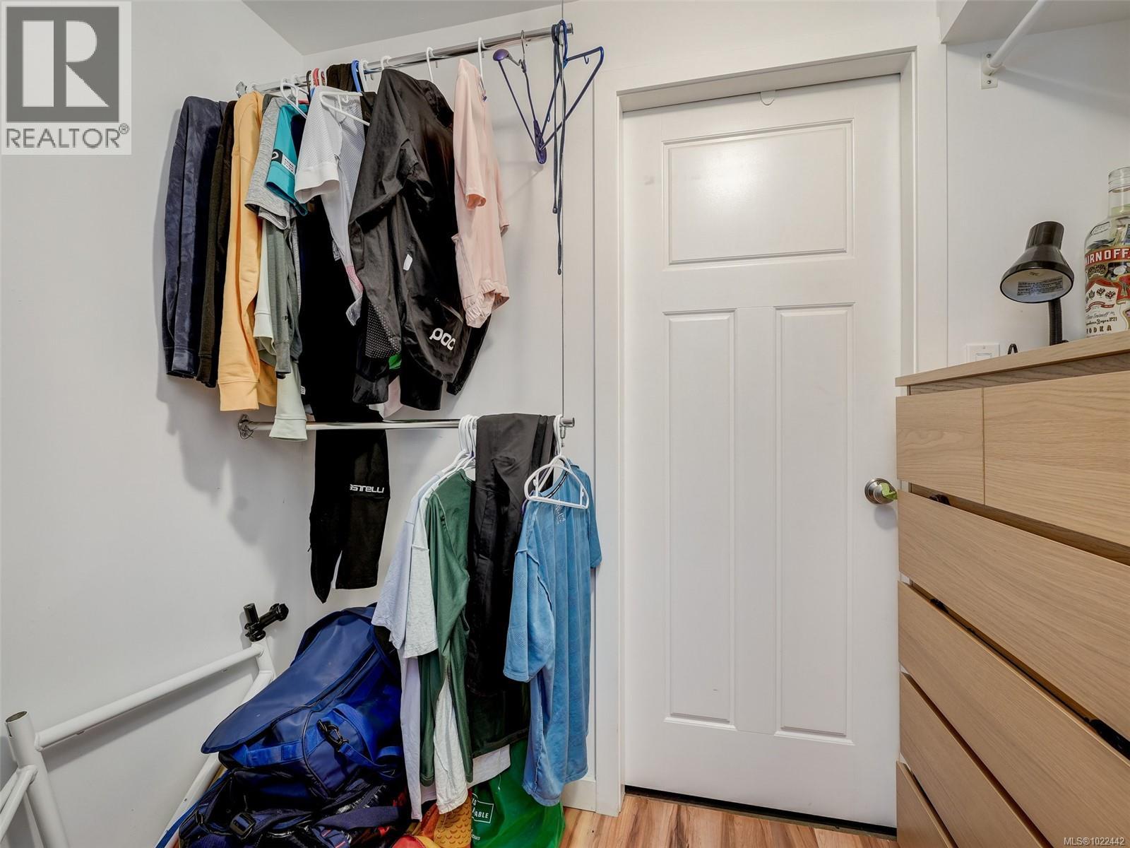 1553 Fremont Pl, Saanich