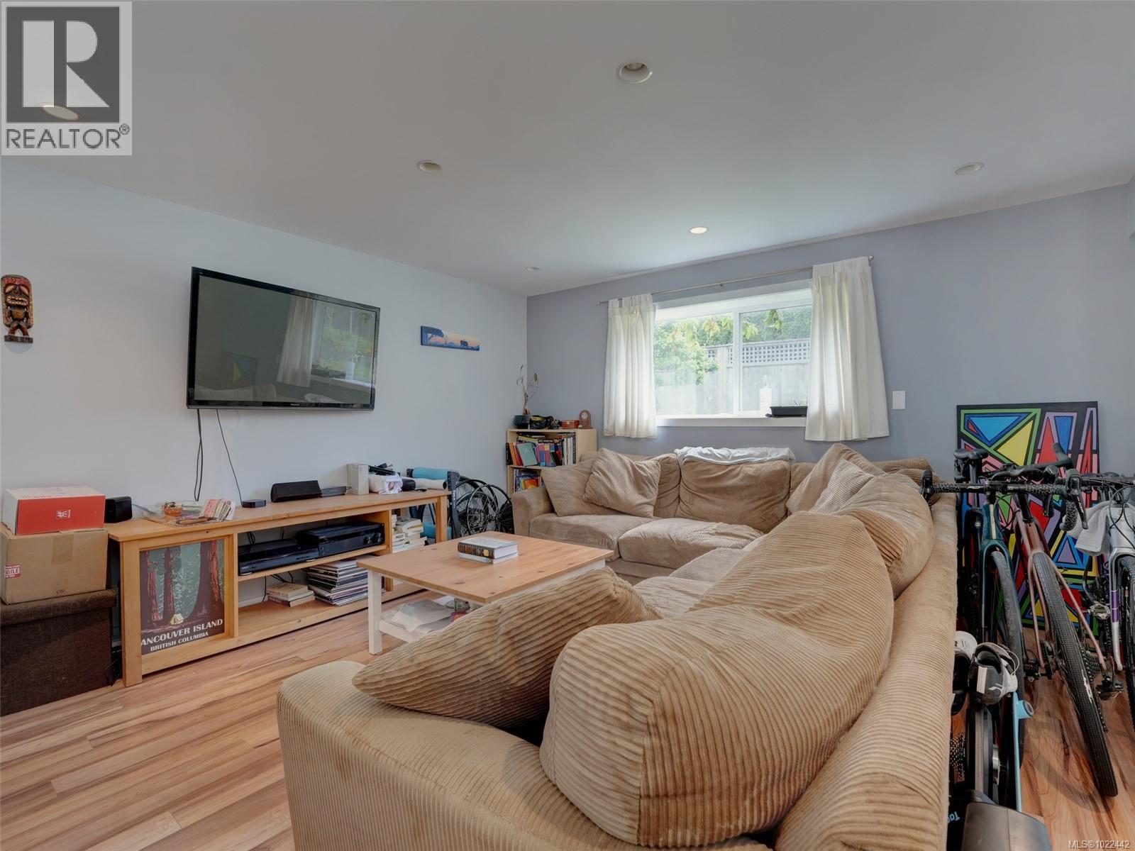 1553 Fremont Pl, Saanich