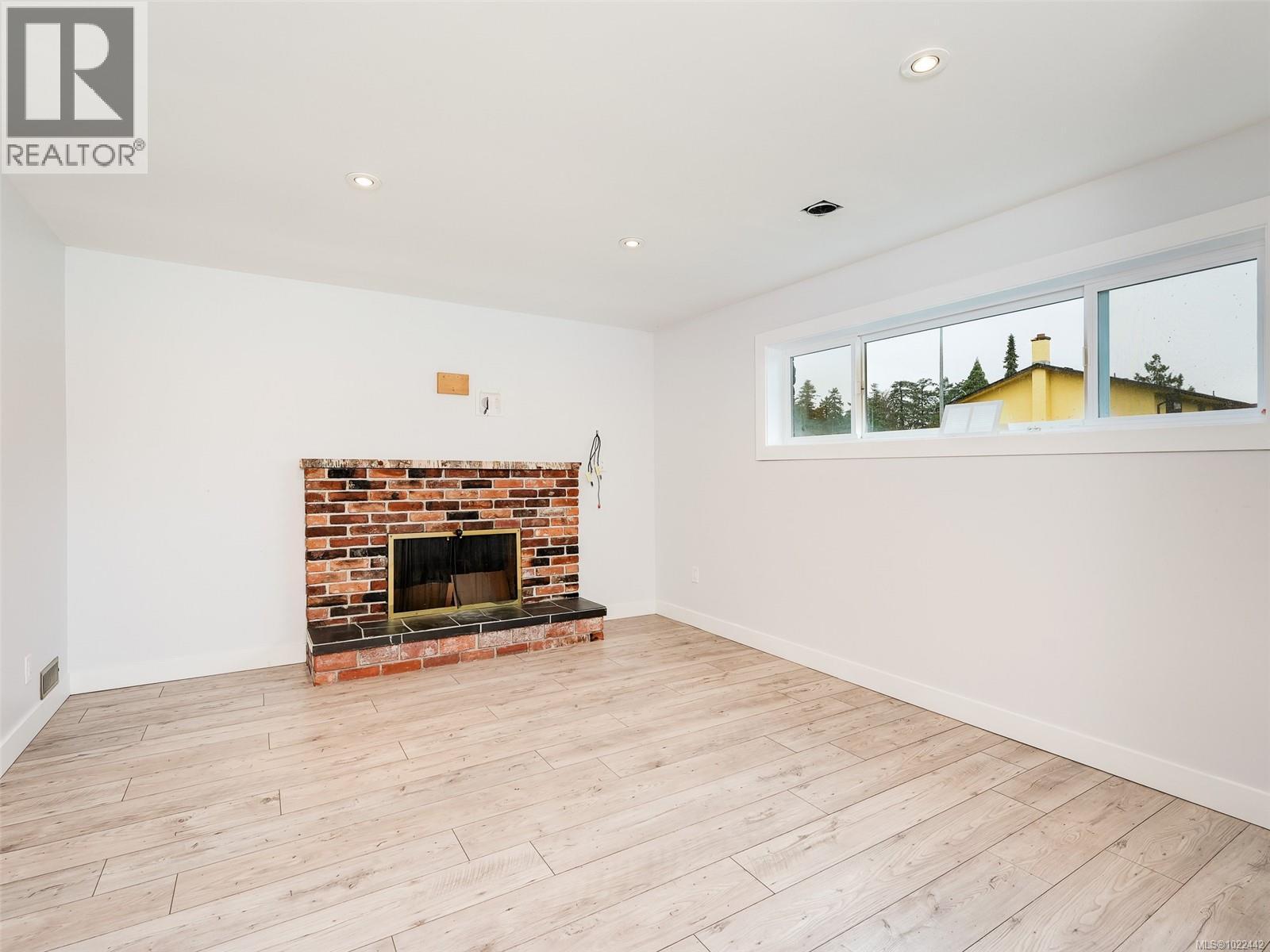 1553 Fremont Pl, Saanich