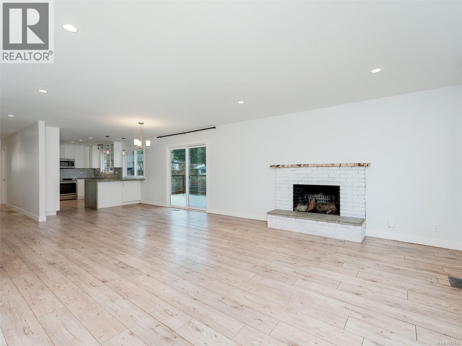 1553 Fremont Pl, Saanich