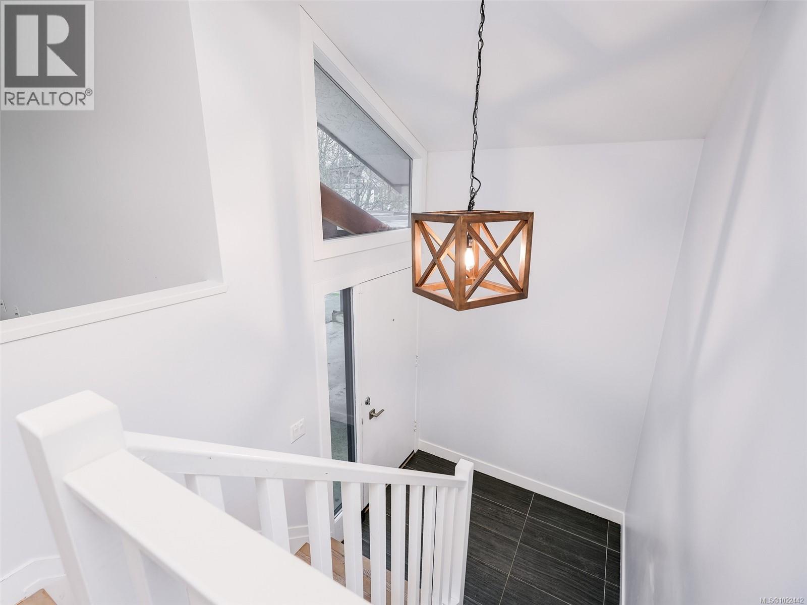 1553 Fremont Pl, Saanich