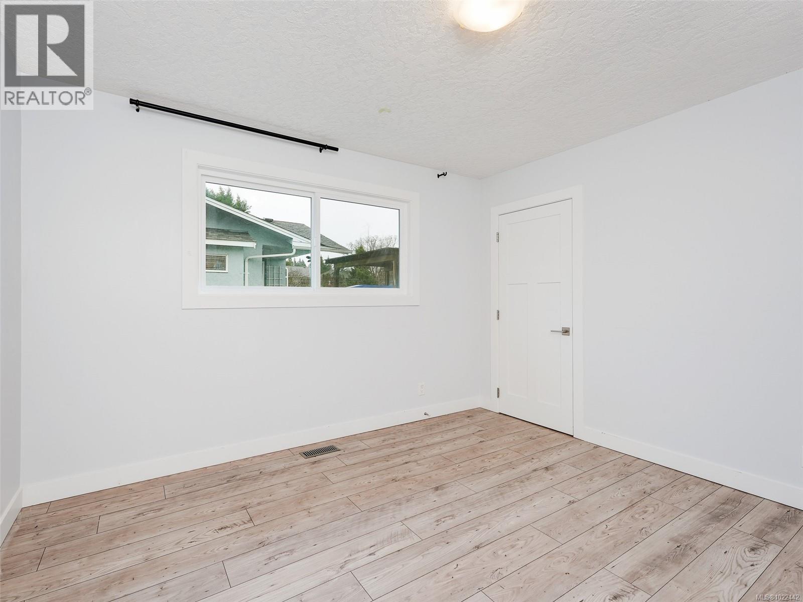 1553 Fremont Pl, Saanich