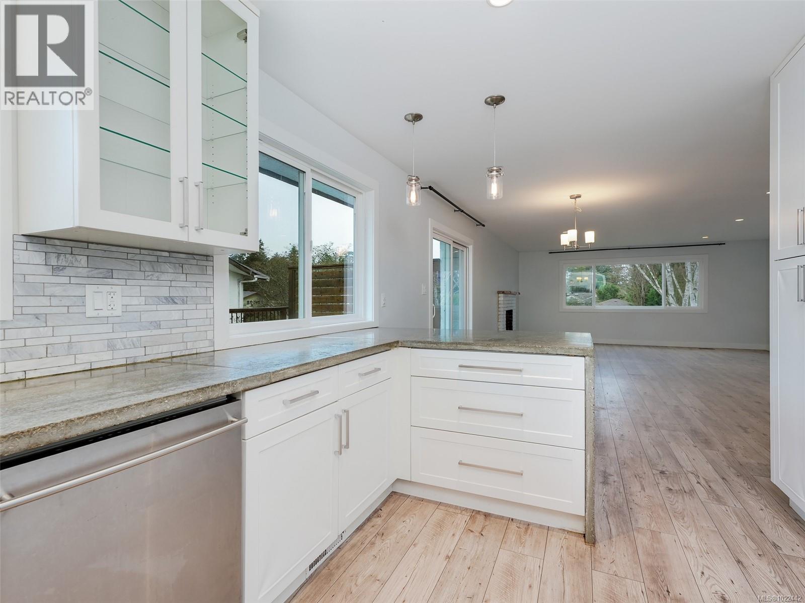 1553 Fremont Pl, Saanich