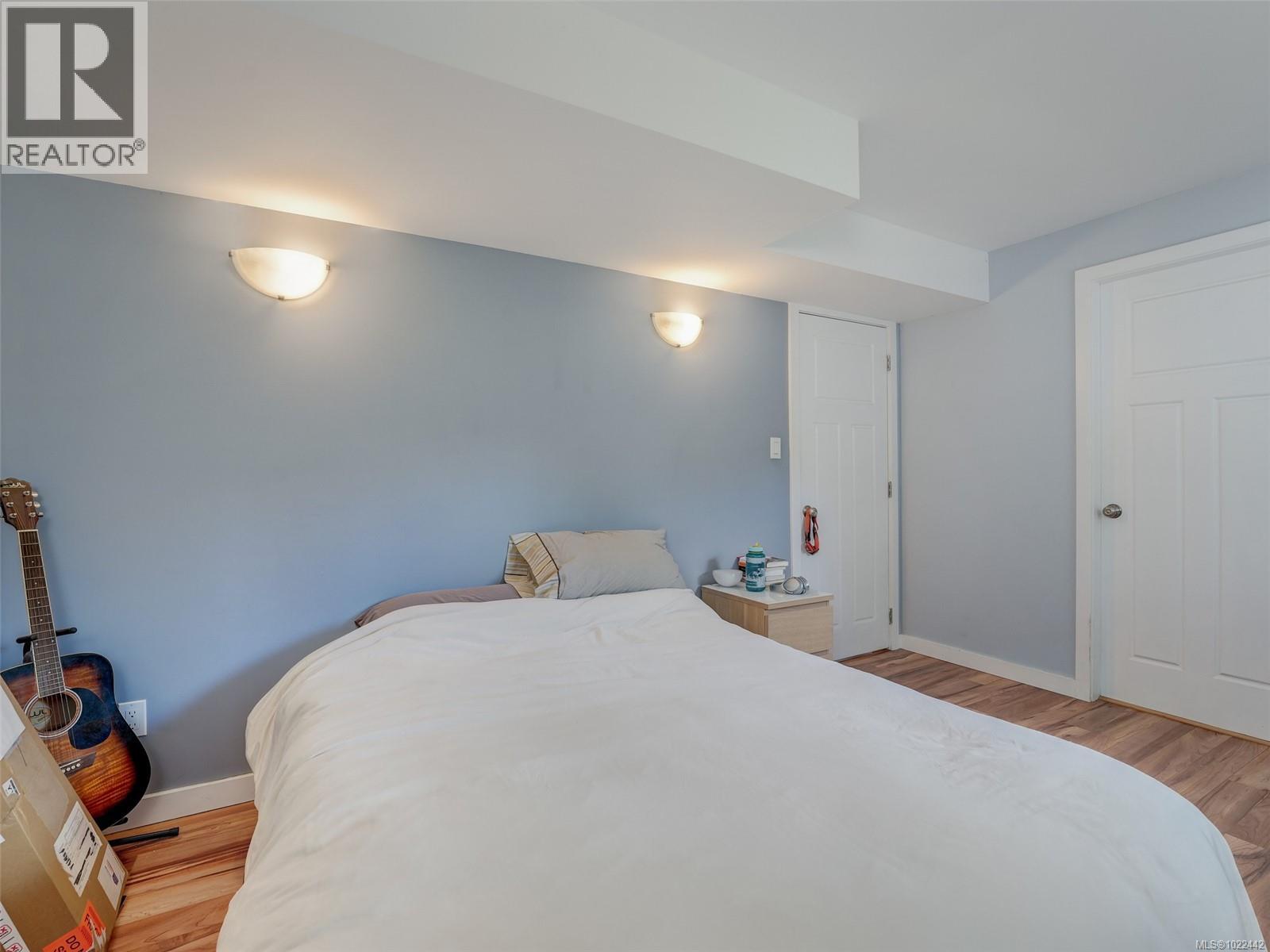 1553 Fremont Pl, Saanich