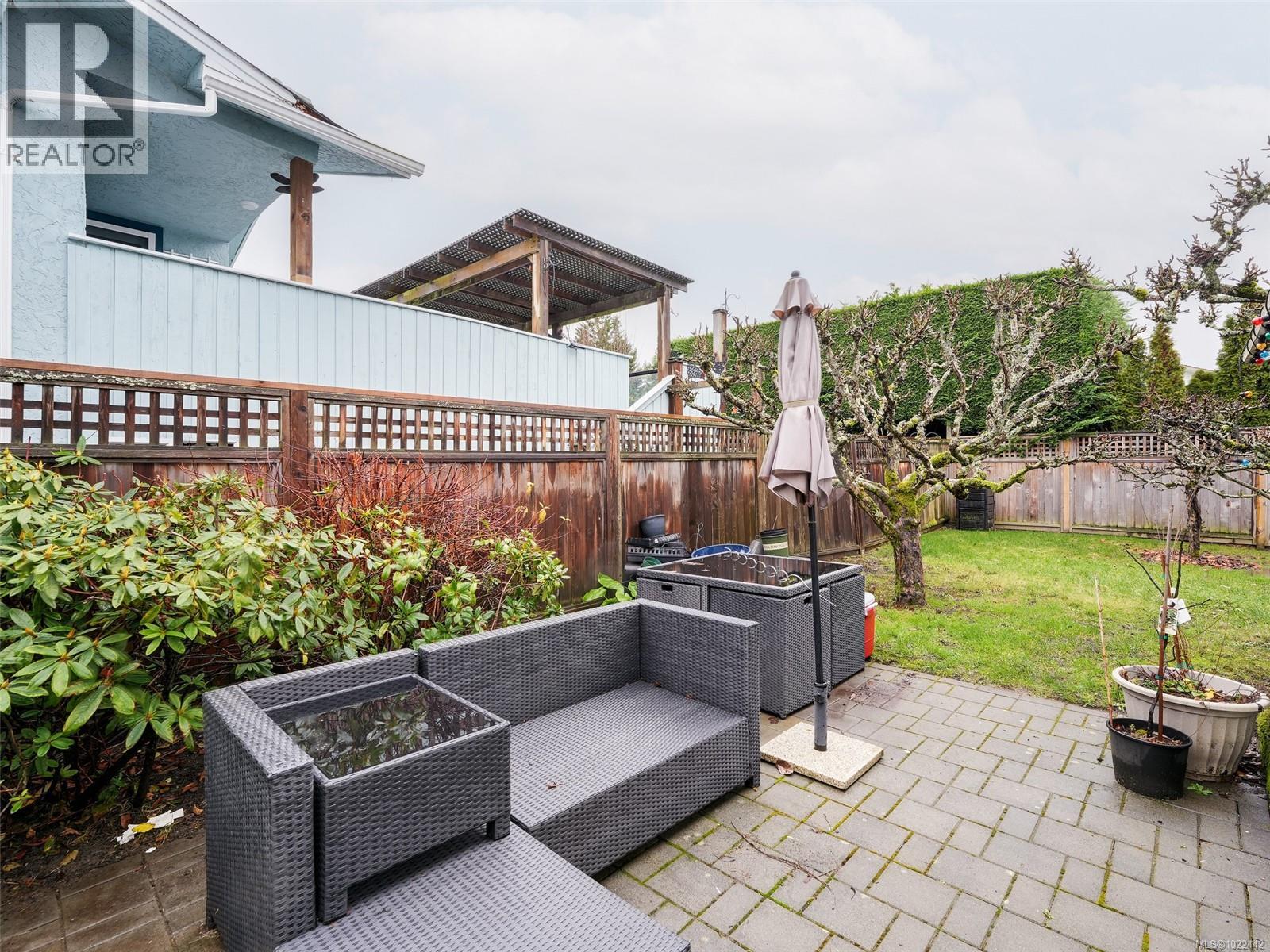 1553 Fremont Pl, Saanich