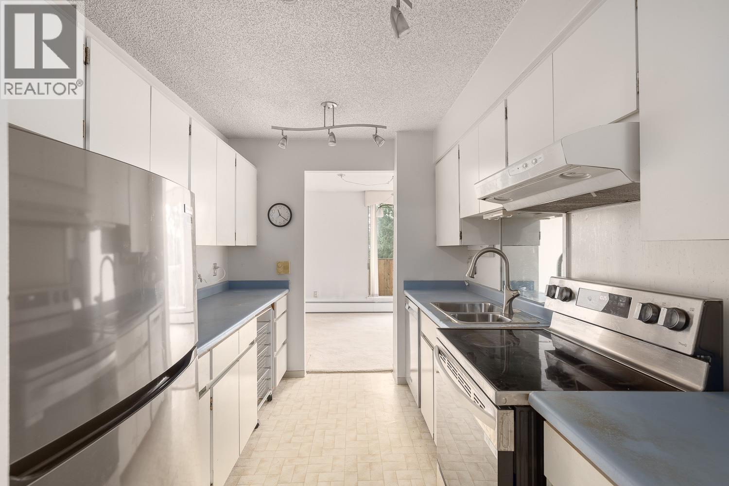 903 2024 FULLERTON AVENUE, North Vancouver