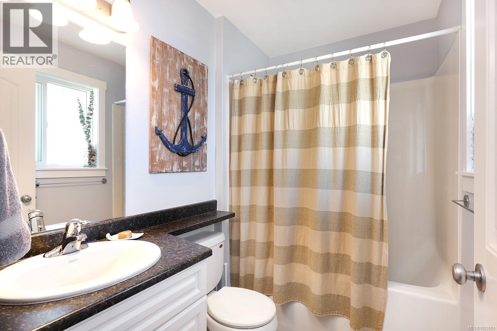 33 111 20th St, Courtenay