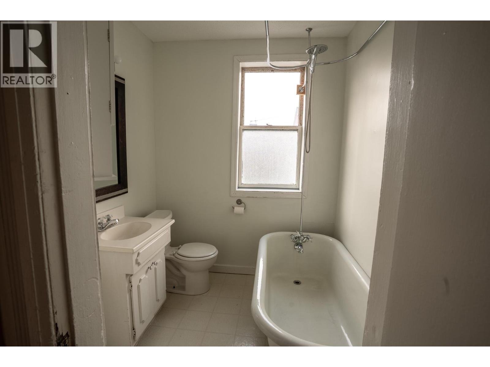 32 Battle Street W, Kamloops