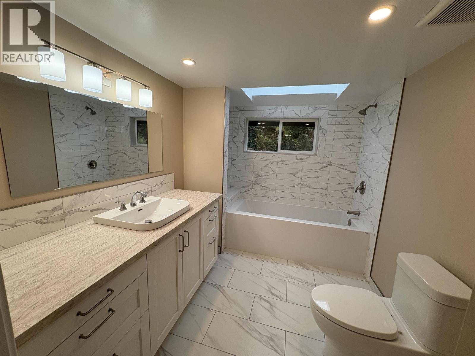 650a DULCIE ROAD, Gambier Island