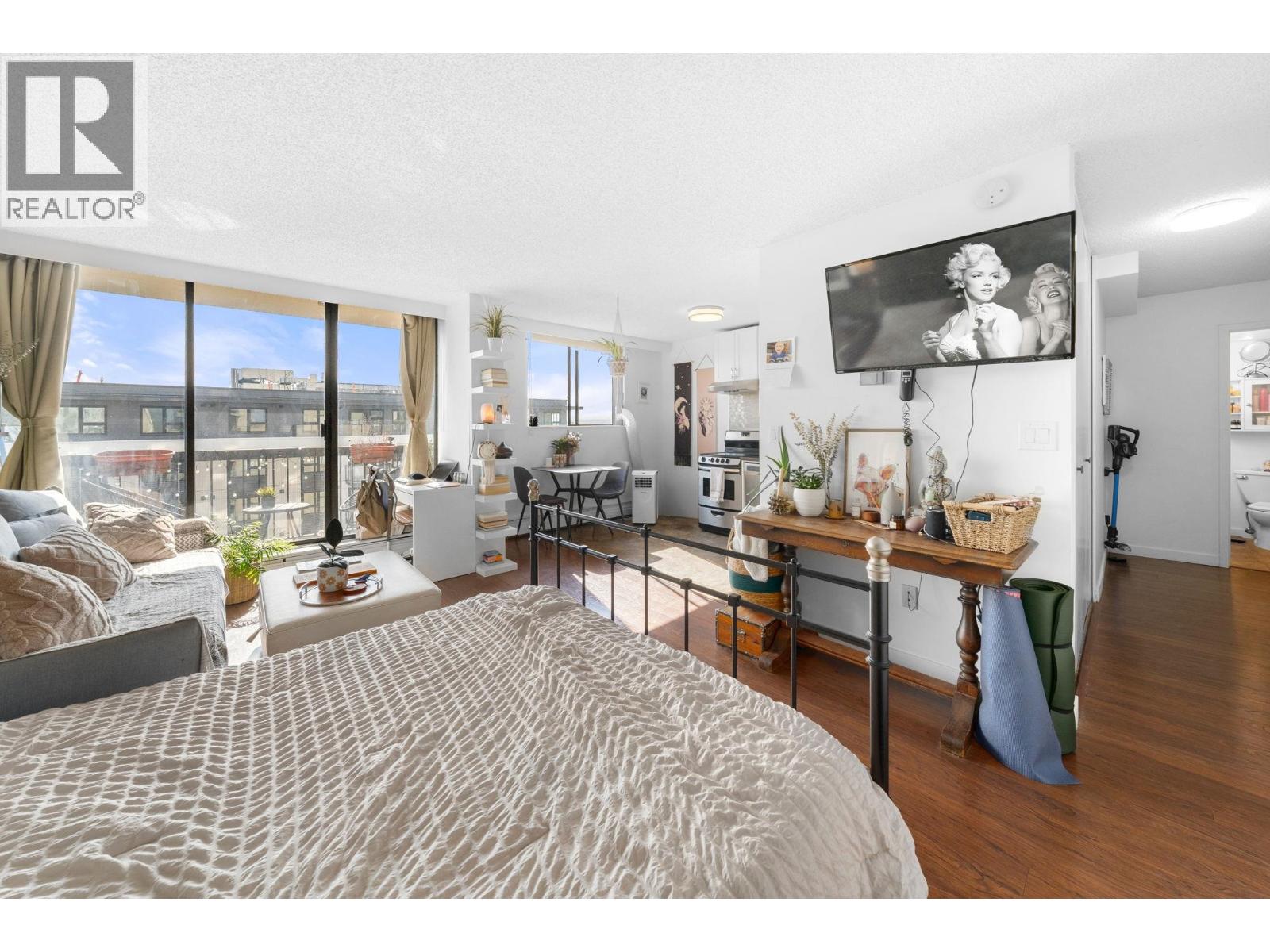 706 145 ST. GEORGES AVENUE, North Vancouver