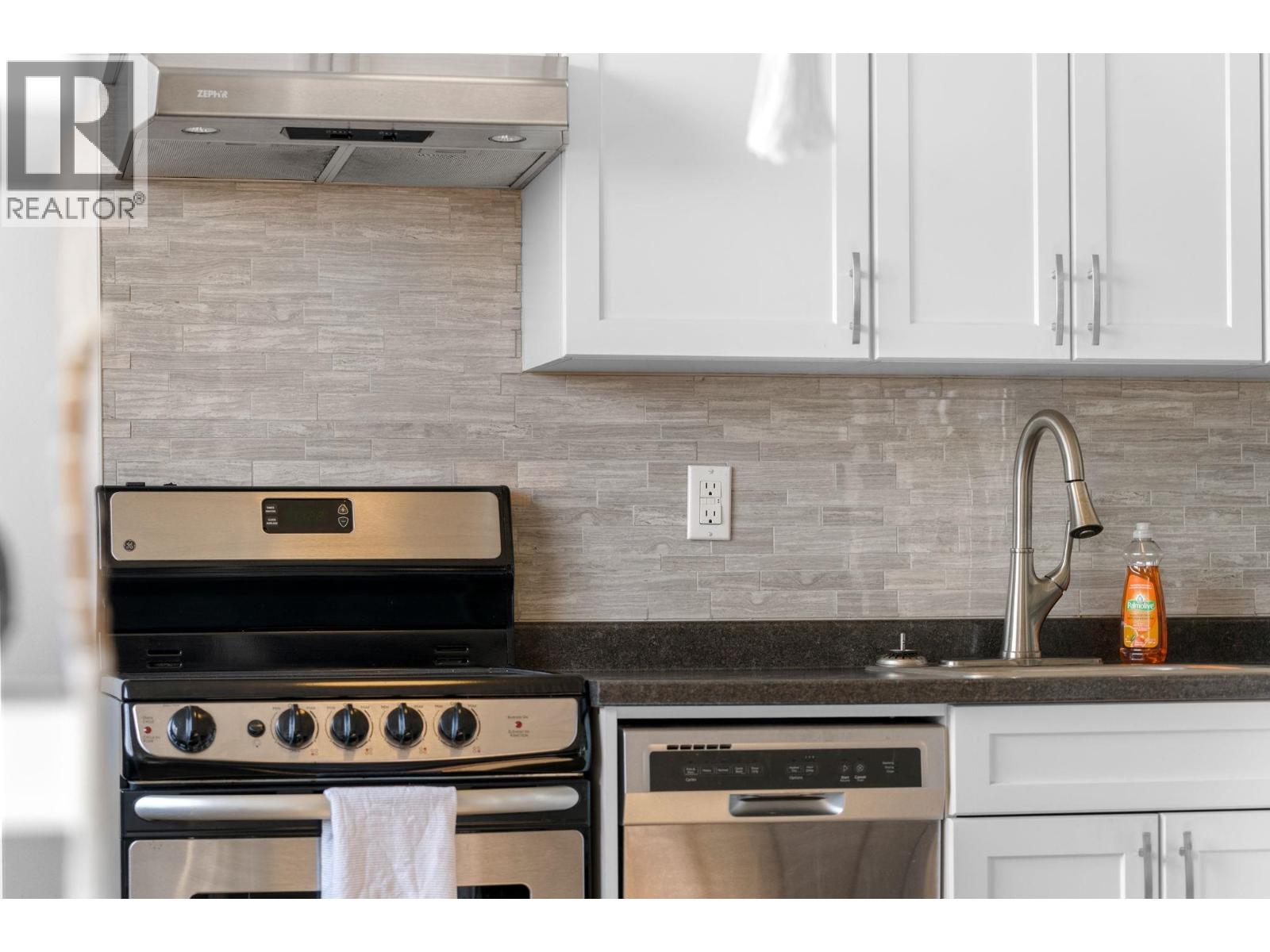 706 145 ST. GEORGES AVENUE, North Vancouver