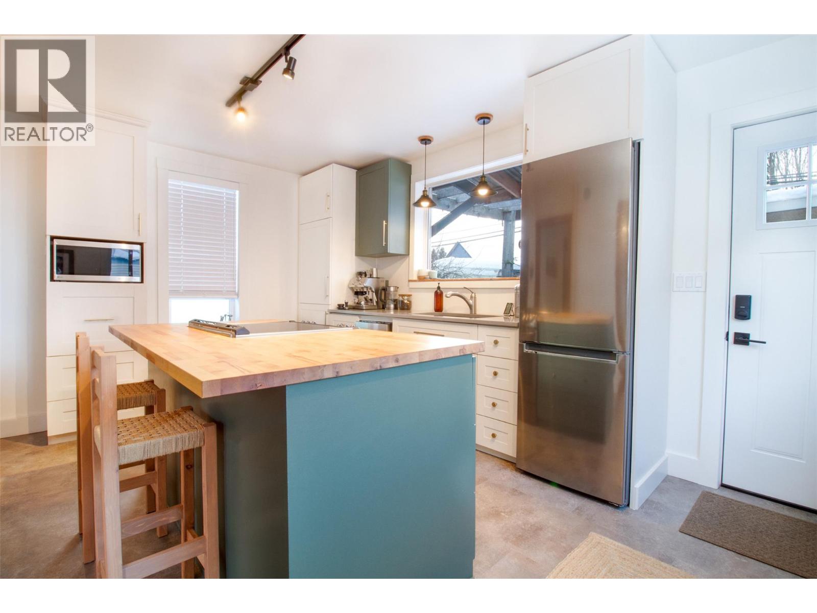 409 Third Street E, Revelstoke