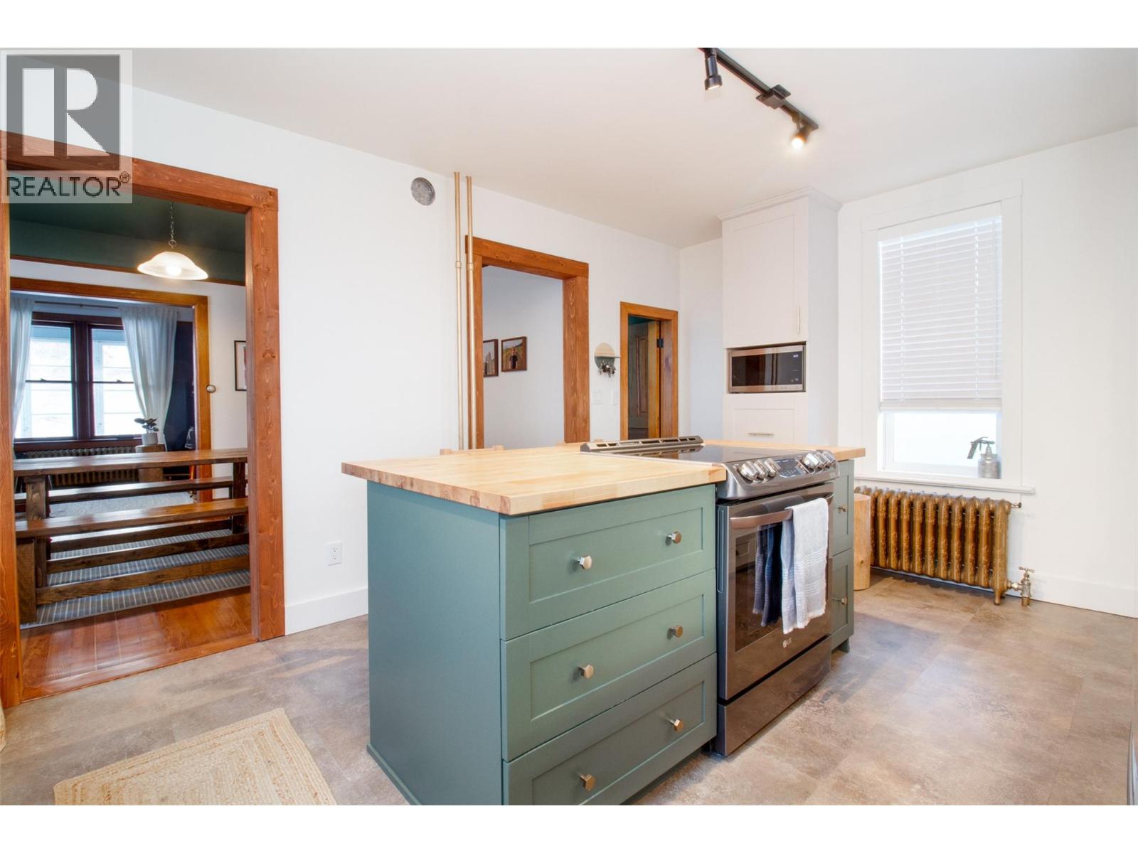 409 Third Street E, Revelstoke