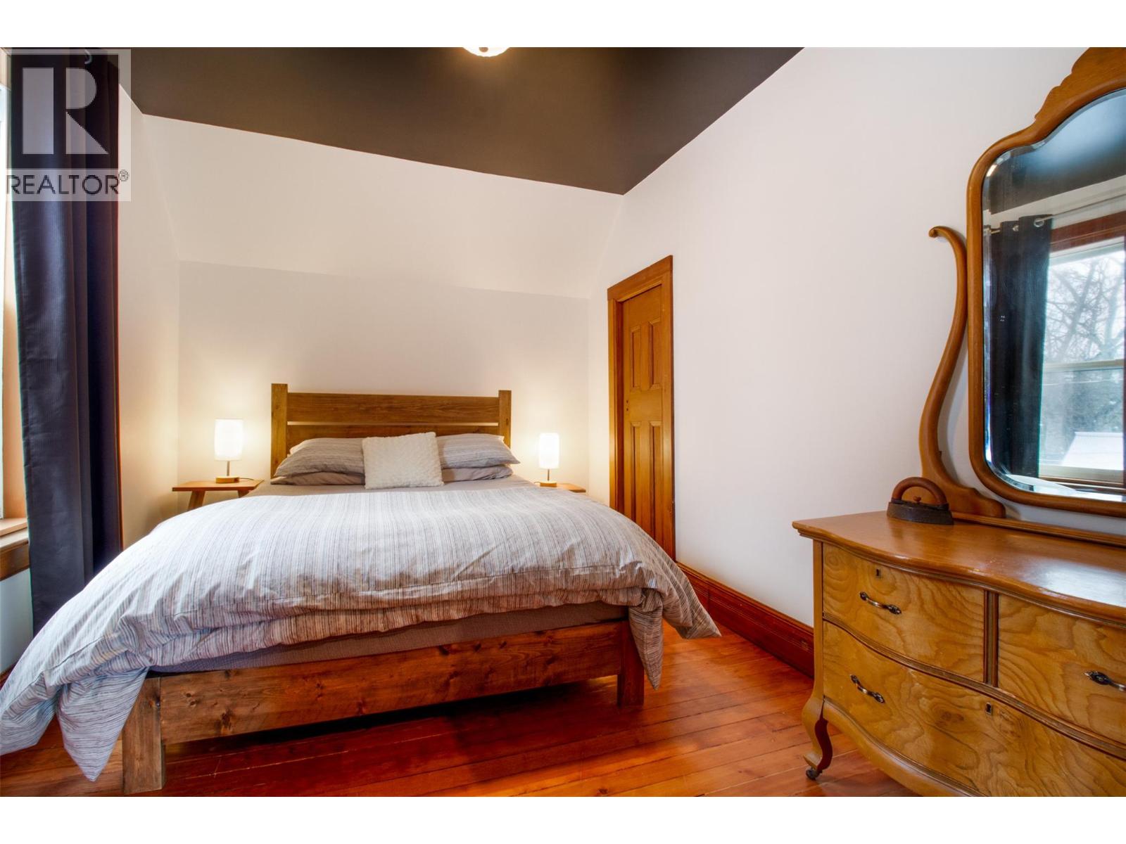 409 Third Street E, Revelstoke