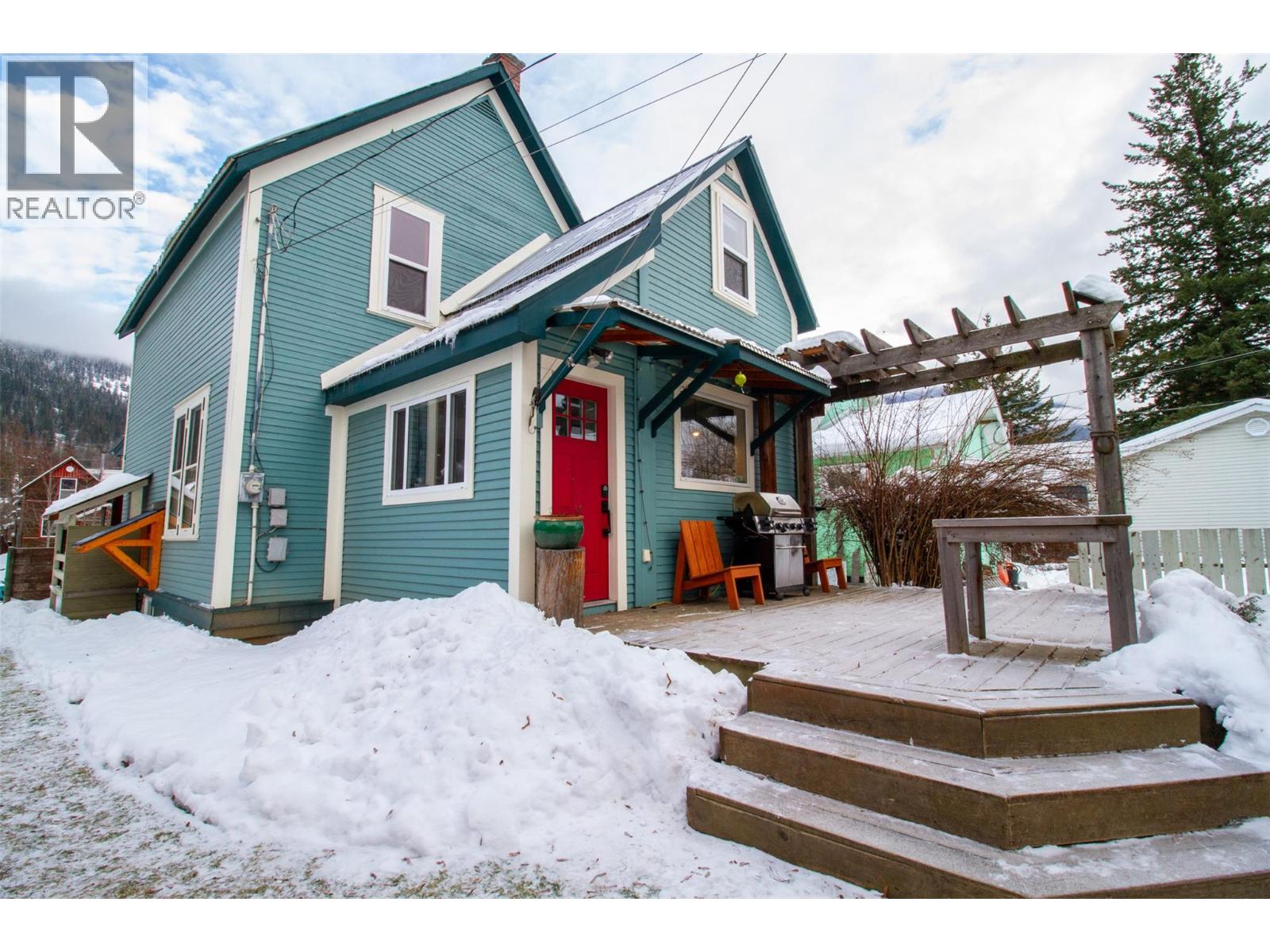 409 Third Street E, Revelstoke