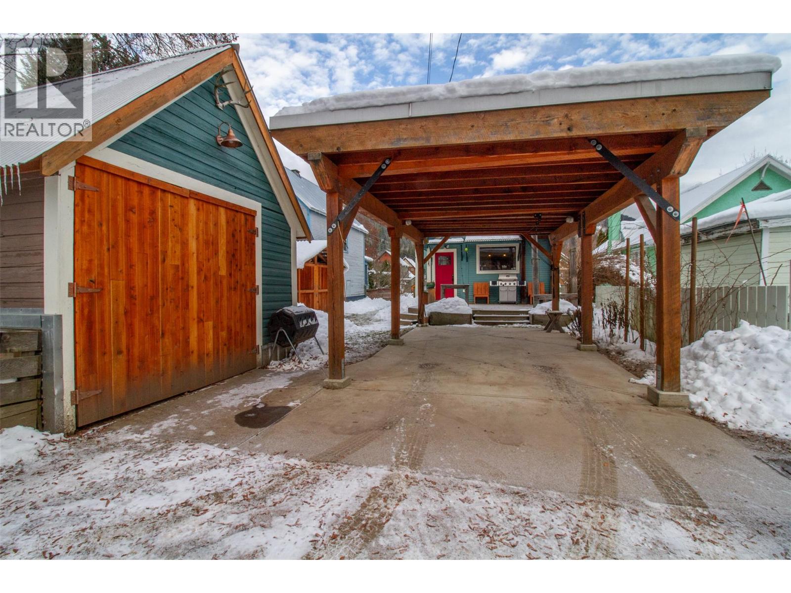 409 Third Street E, Revelstoke