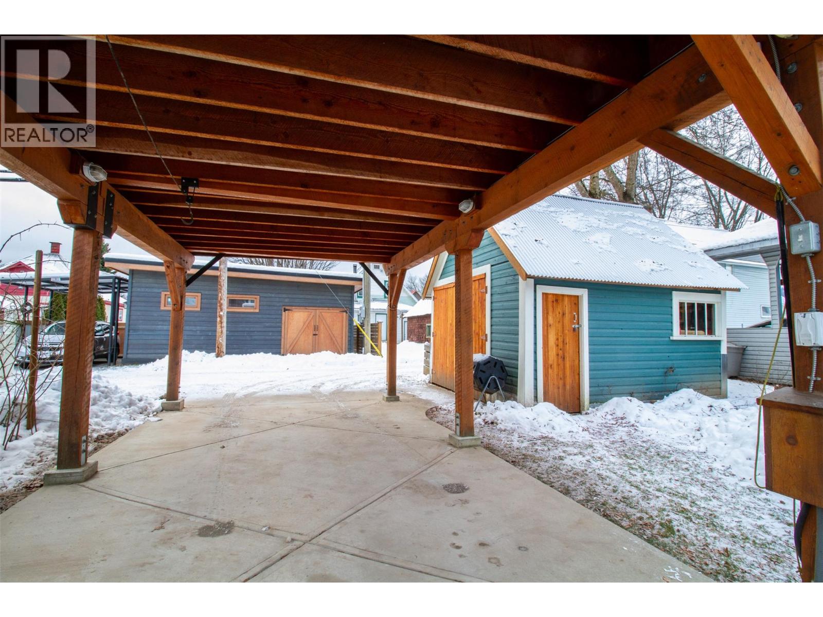 409 Third Street E, Revelstoke