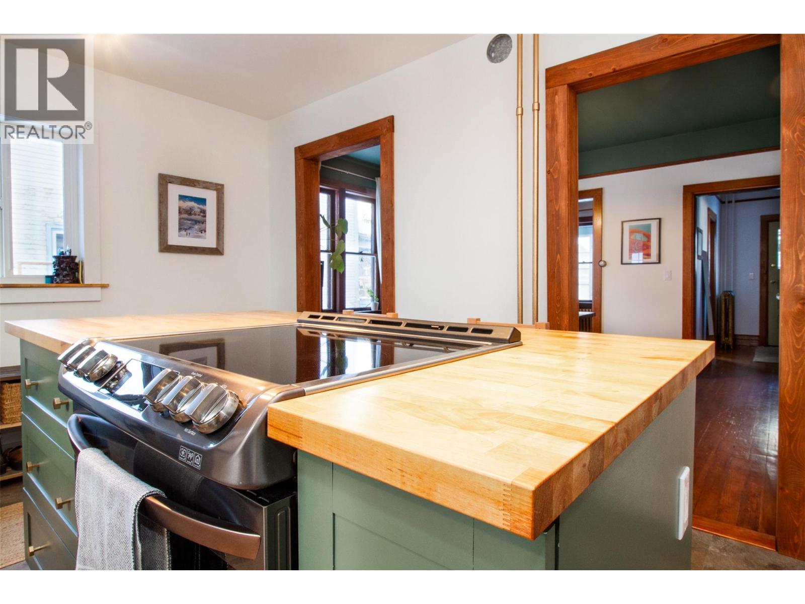 409 Third Street E, Revelstoke