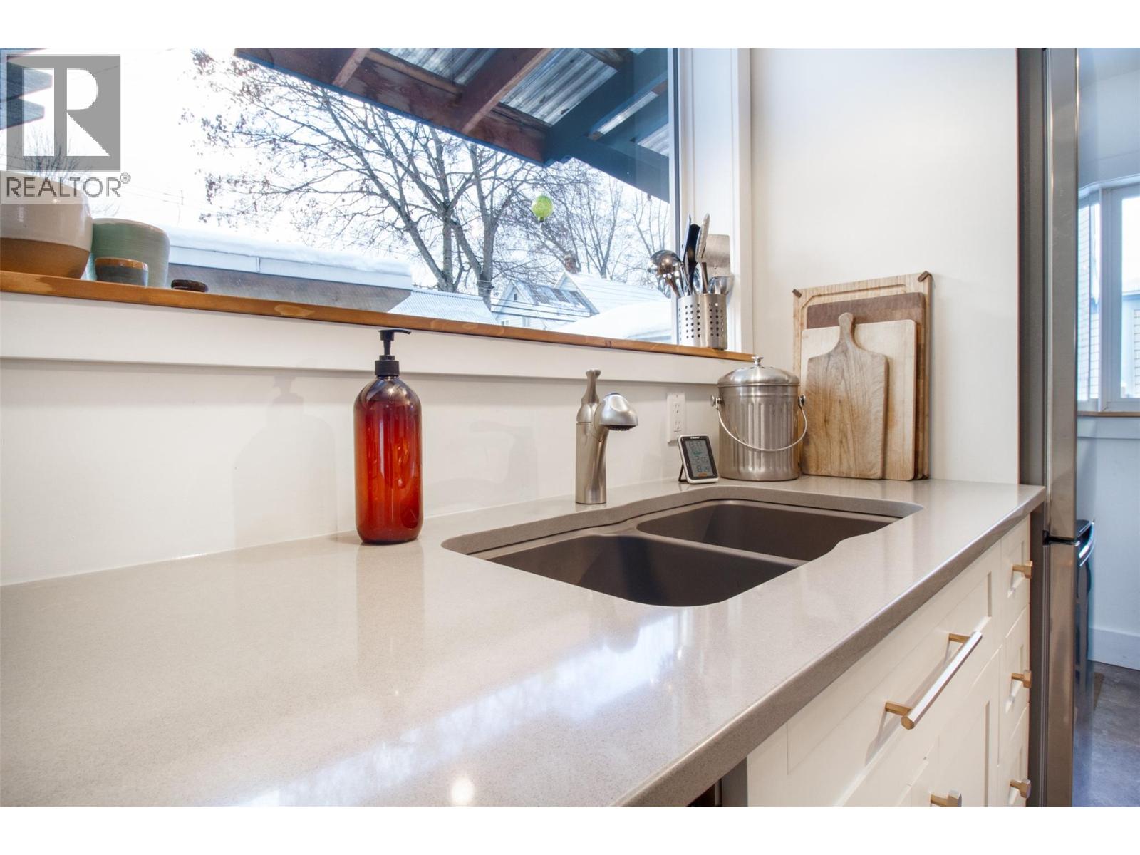 409 Third Street E, Revelstoke