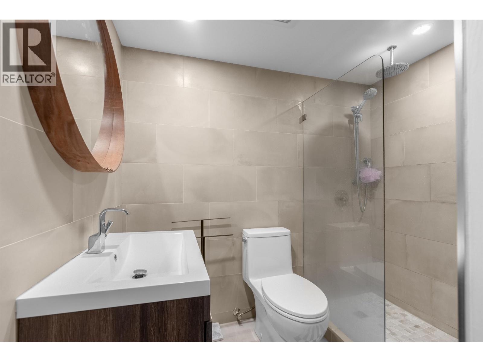 324 E 24TH STREET, North Vancouver