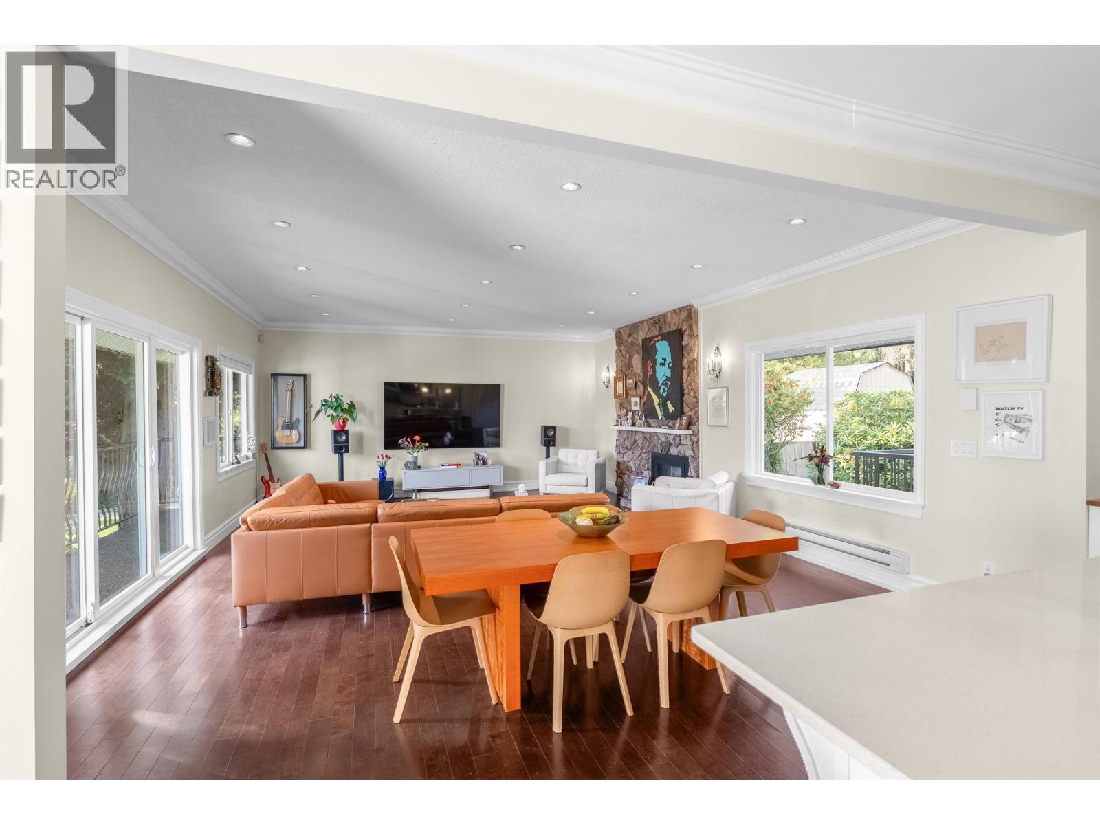 324 E 24TH STREET, North Vancouver