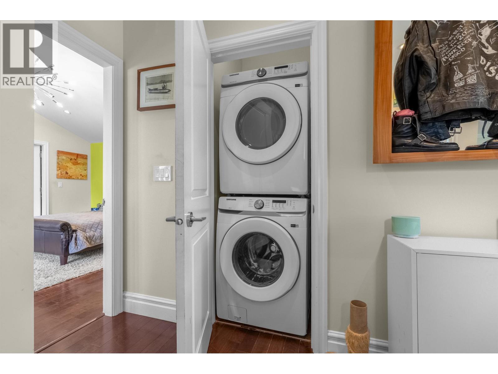 324 E 24TH STREET, North Vancouver