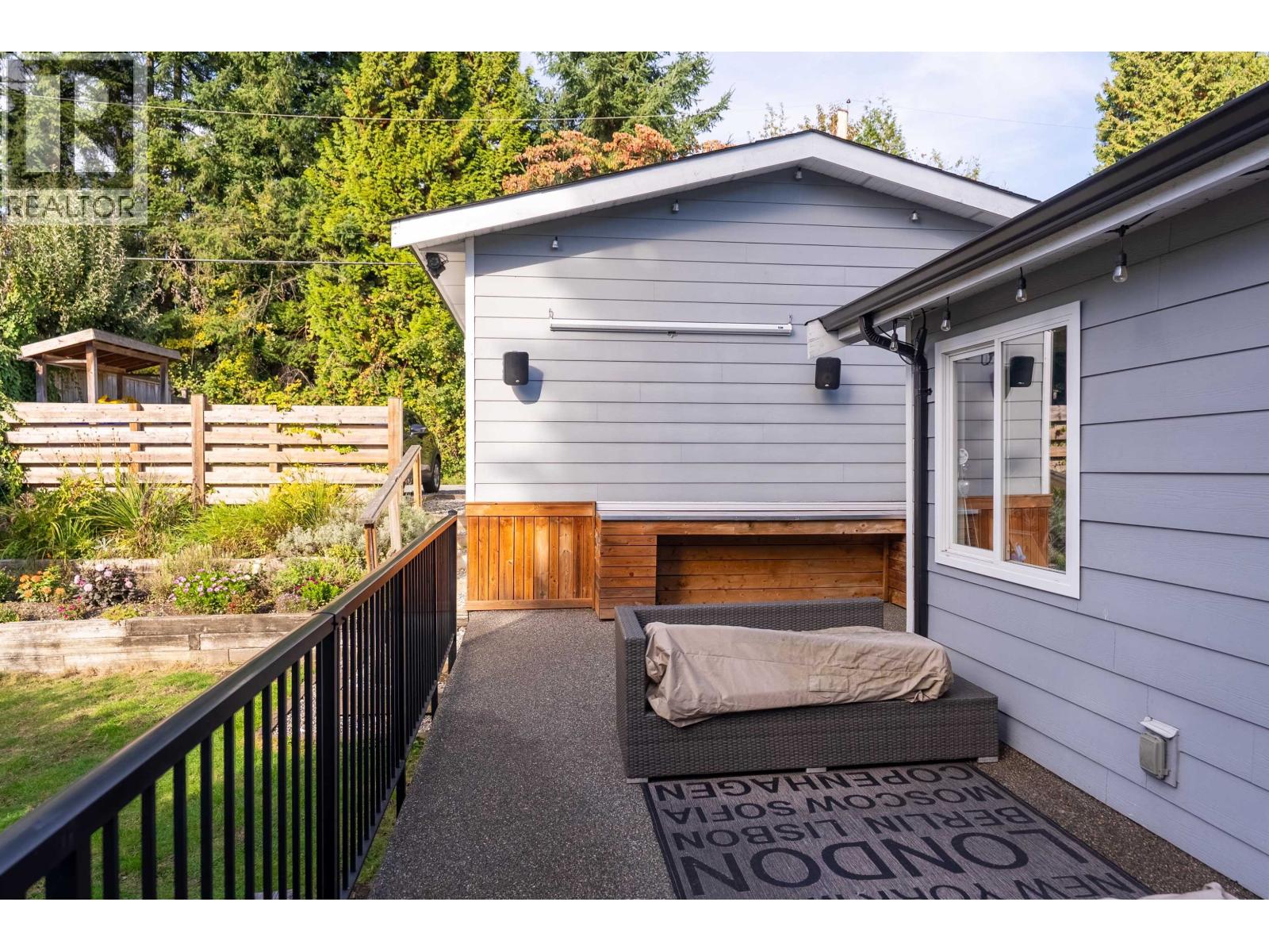 324 E 24TH STREET, North Vancouver