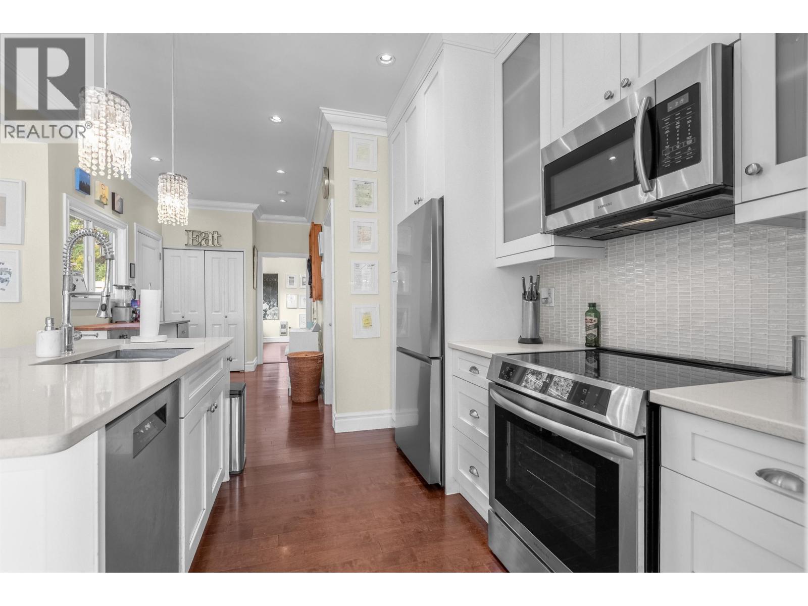 324 E 24TH STREET, North Vancouver