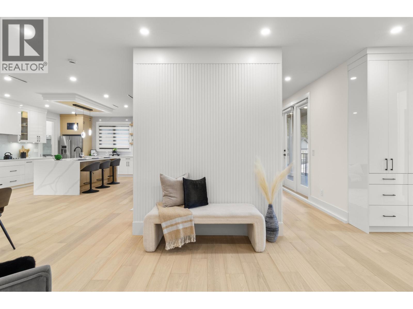 970 LAUREL COURT, Coquitlam