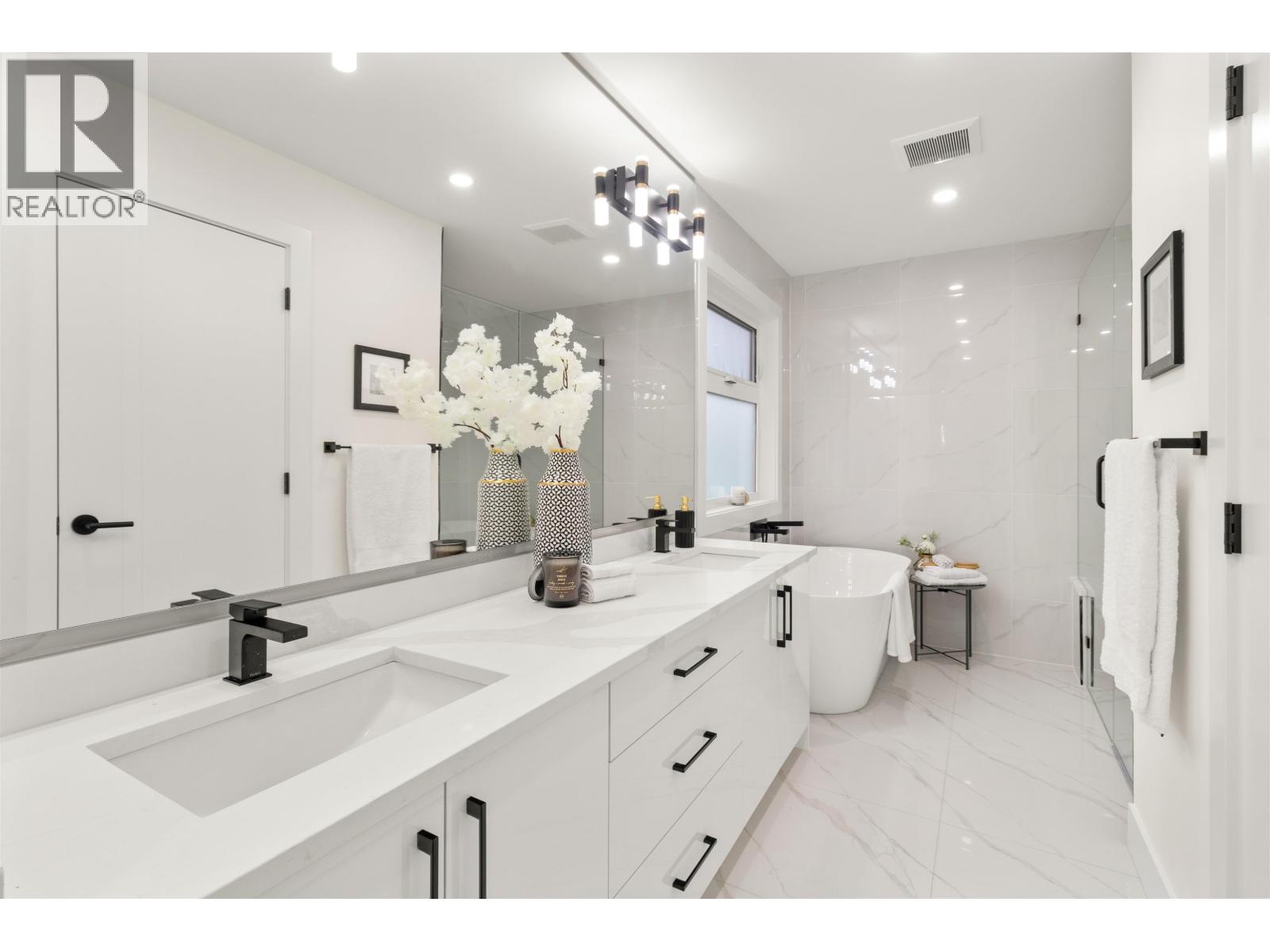 970 LAUREL COURT, Coquitlam