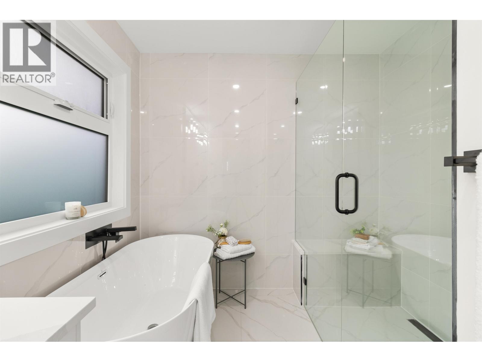 970 LAUREL COURT, Coquitlam