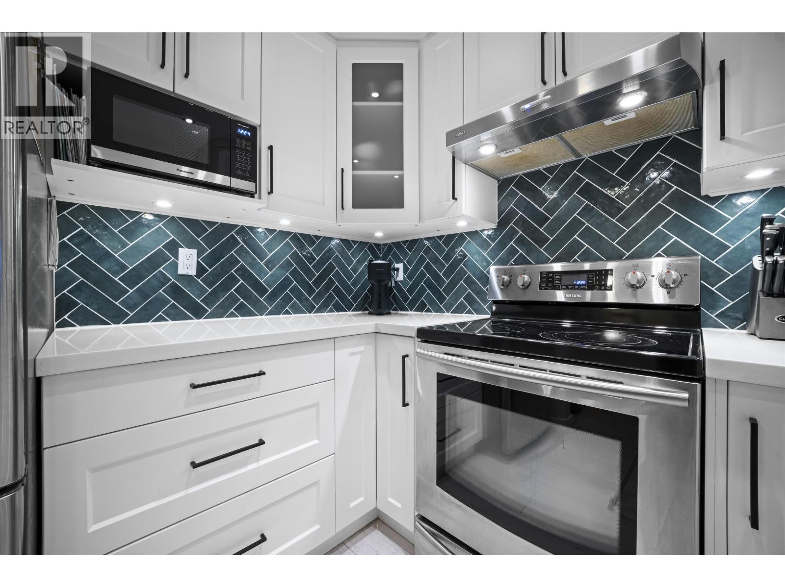 101 3023 W 4TH AVENUE, Vancouver