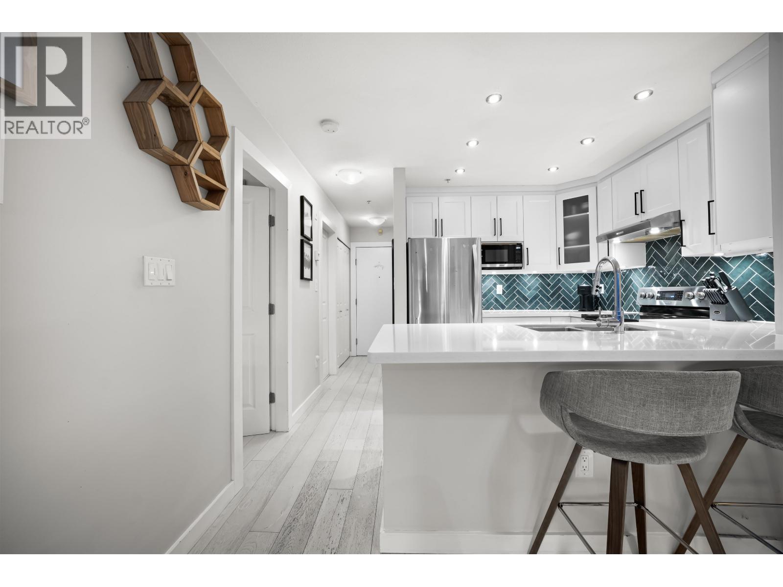 101 3023 W 4TH AVENUE, Vancouver