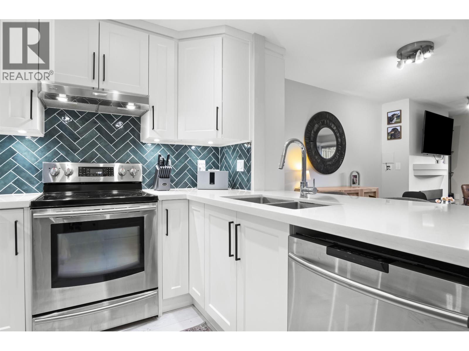 101 3023 W 4TH AVENUE, Vancouver