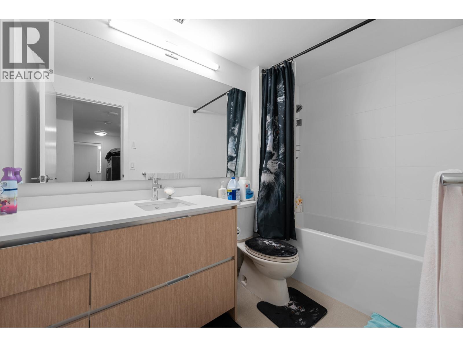 8980 UNIVERSITY CRESCENT, Burnaby