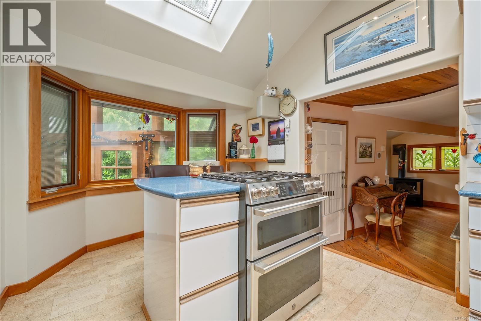 1364 Chesterman Beach Rd, Tofino