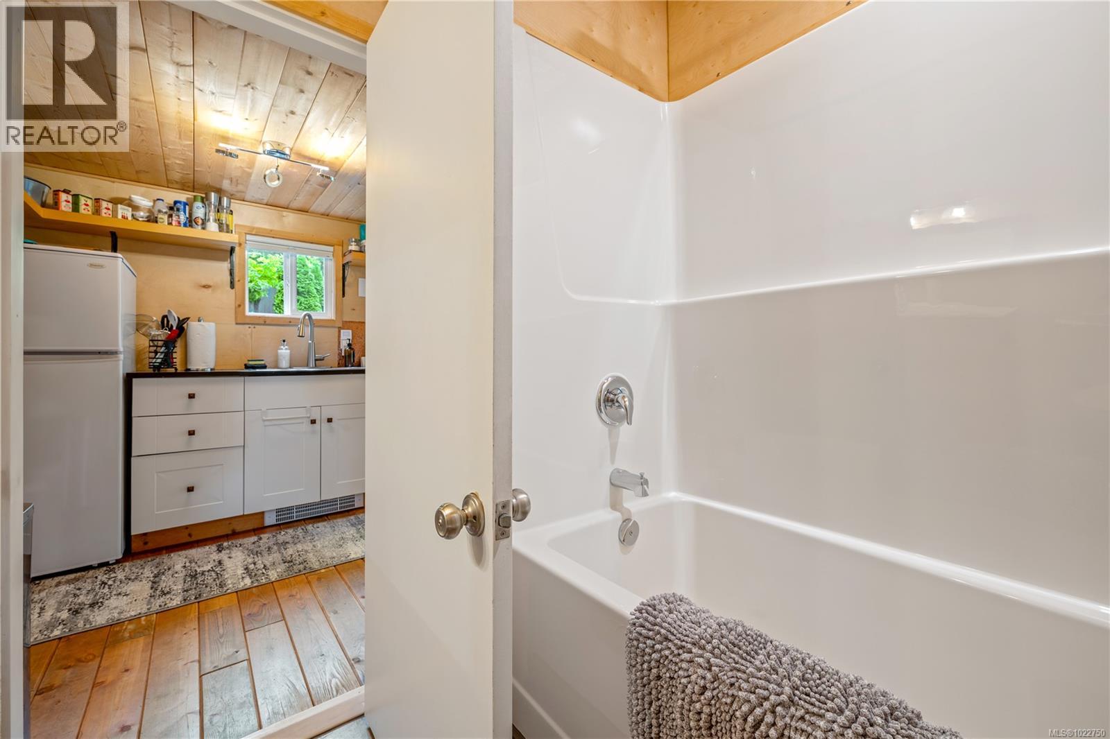 1364 Chesterman Beach Rd, Tofino