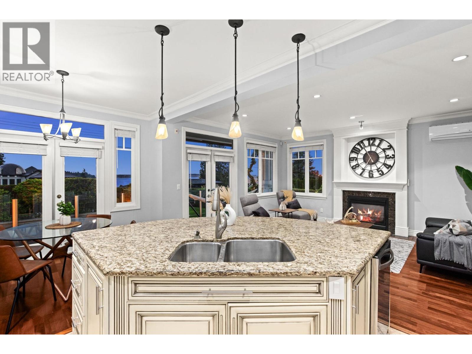 1197 FULTON AVENUE, West Vancouver