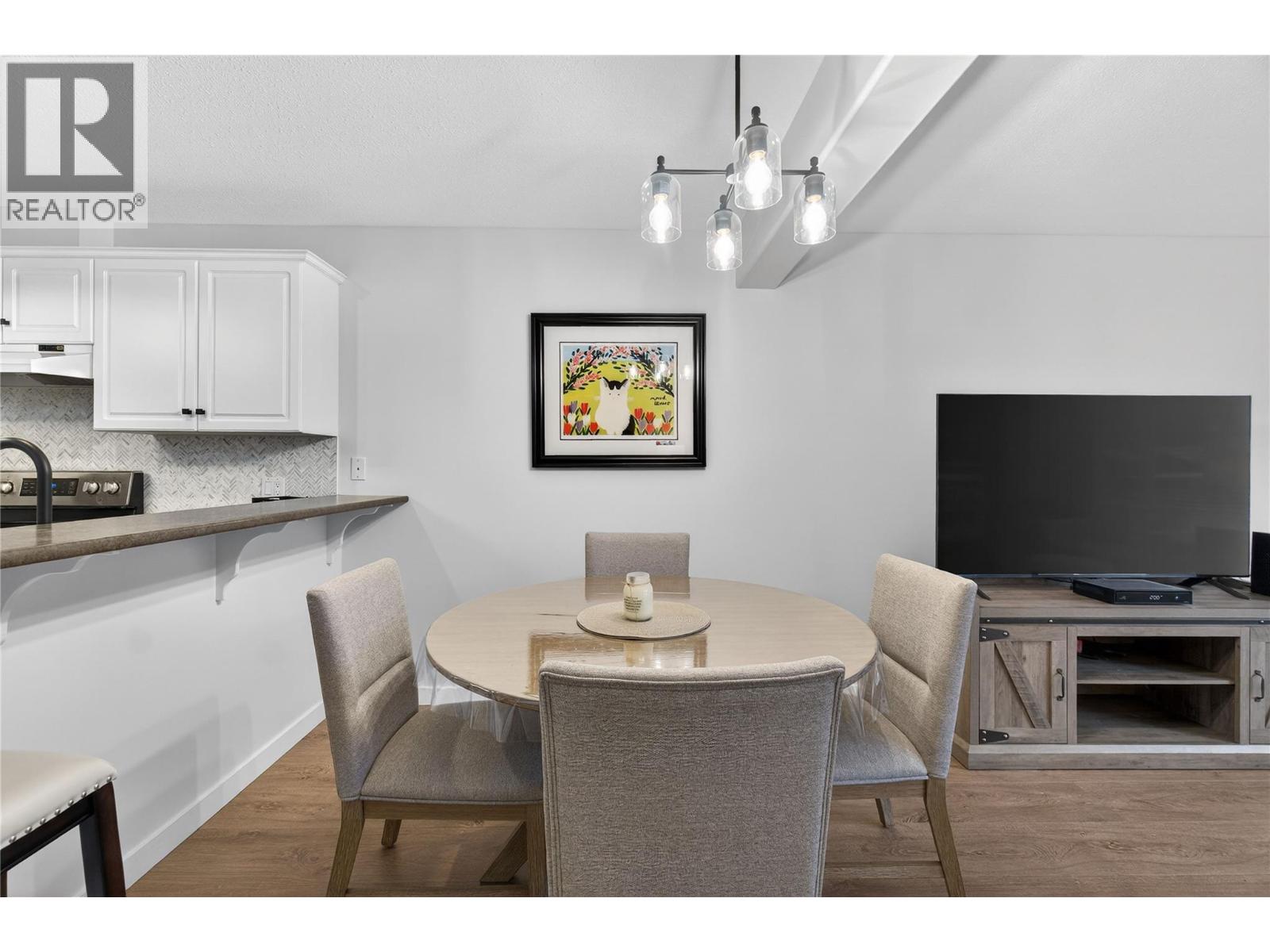 1002 Riverside Avenue Unit# 206, Sicamous