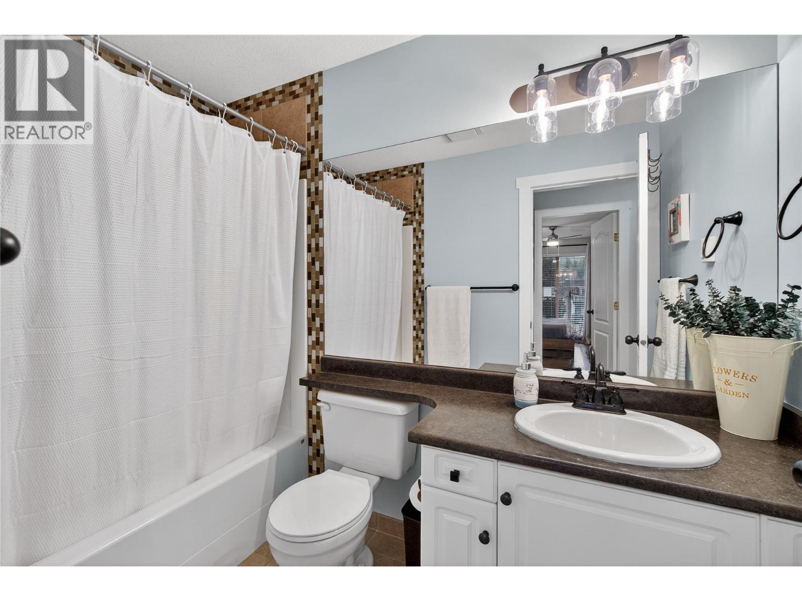 1002 Riverside Avenue Unit# 206, Sicamous