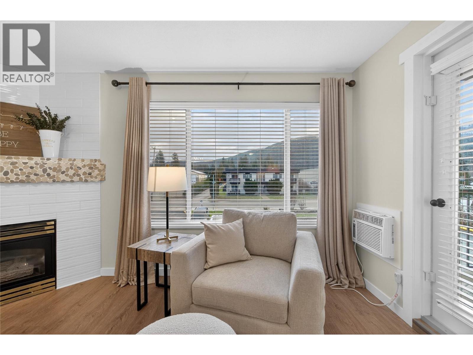 1002 Riverside Avenue Unit# 206, Sicamous