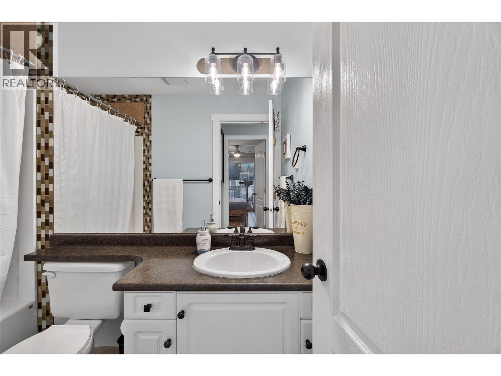 1002 Riverside Avenue Unit# 206, Sicamous