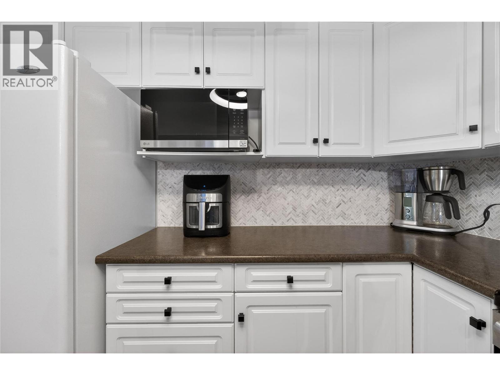 1002 Riverside Avenue Unit# 206, Sicamous