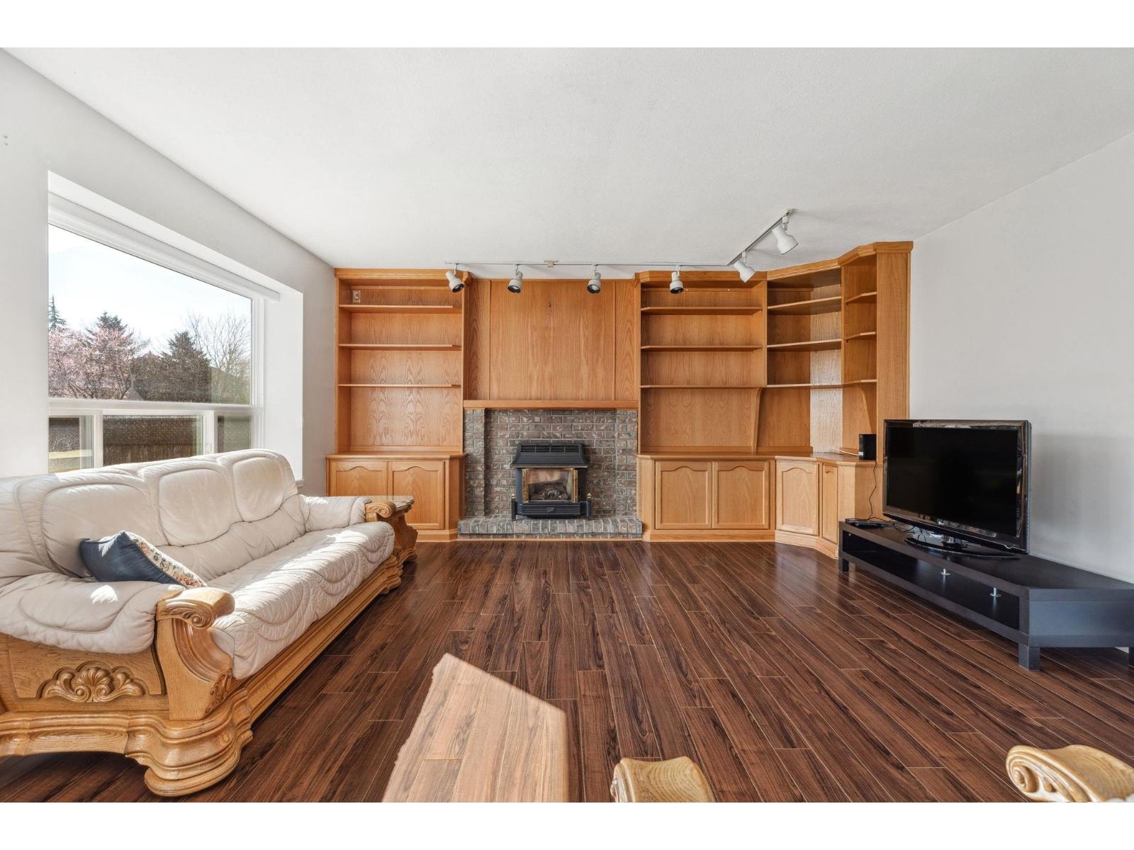 Main 8118 153A STREET, Surrey