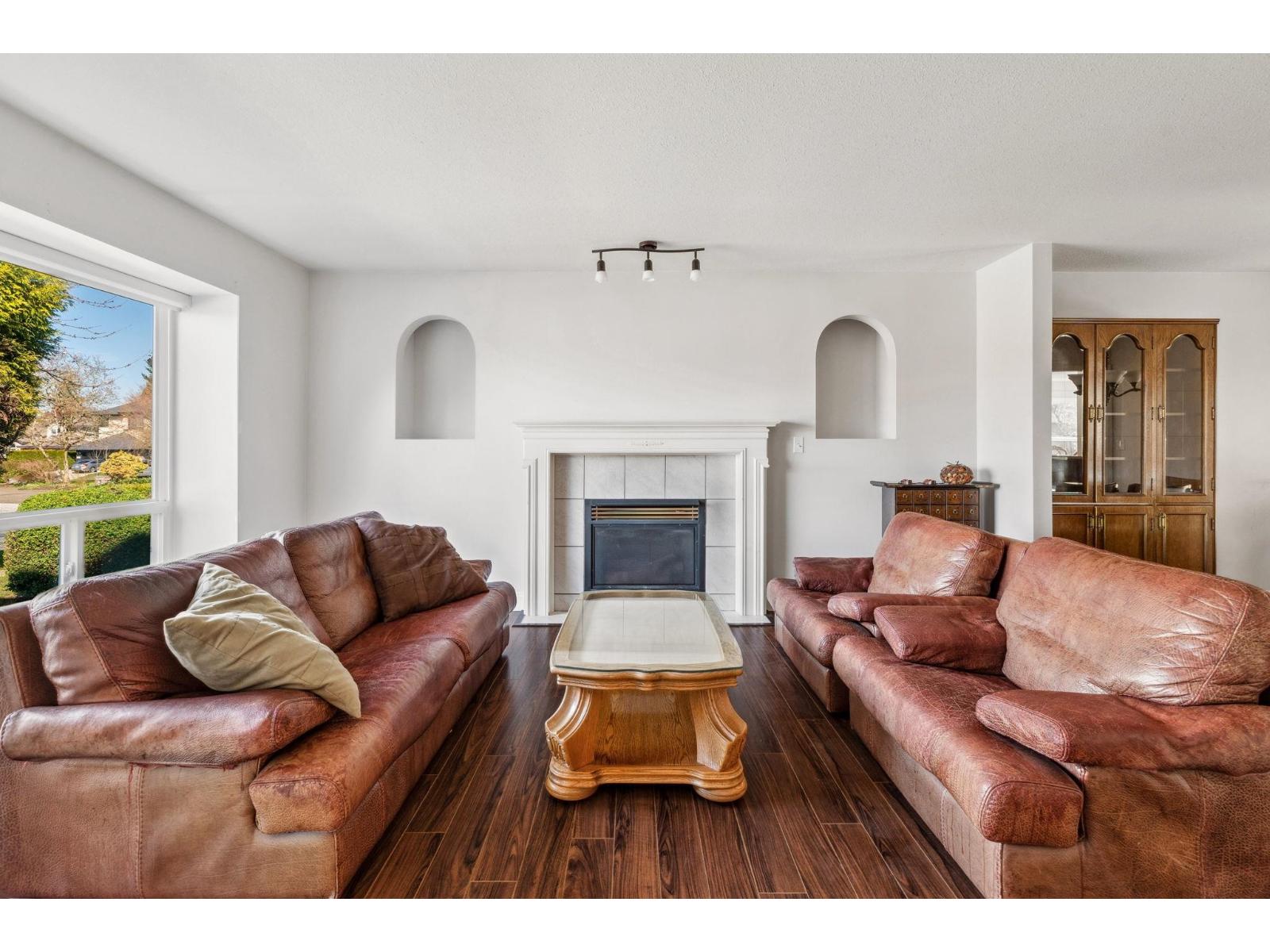 Main 8118 153A STREET, Surrey