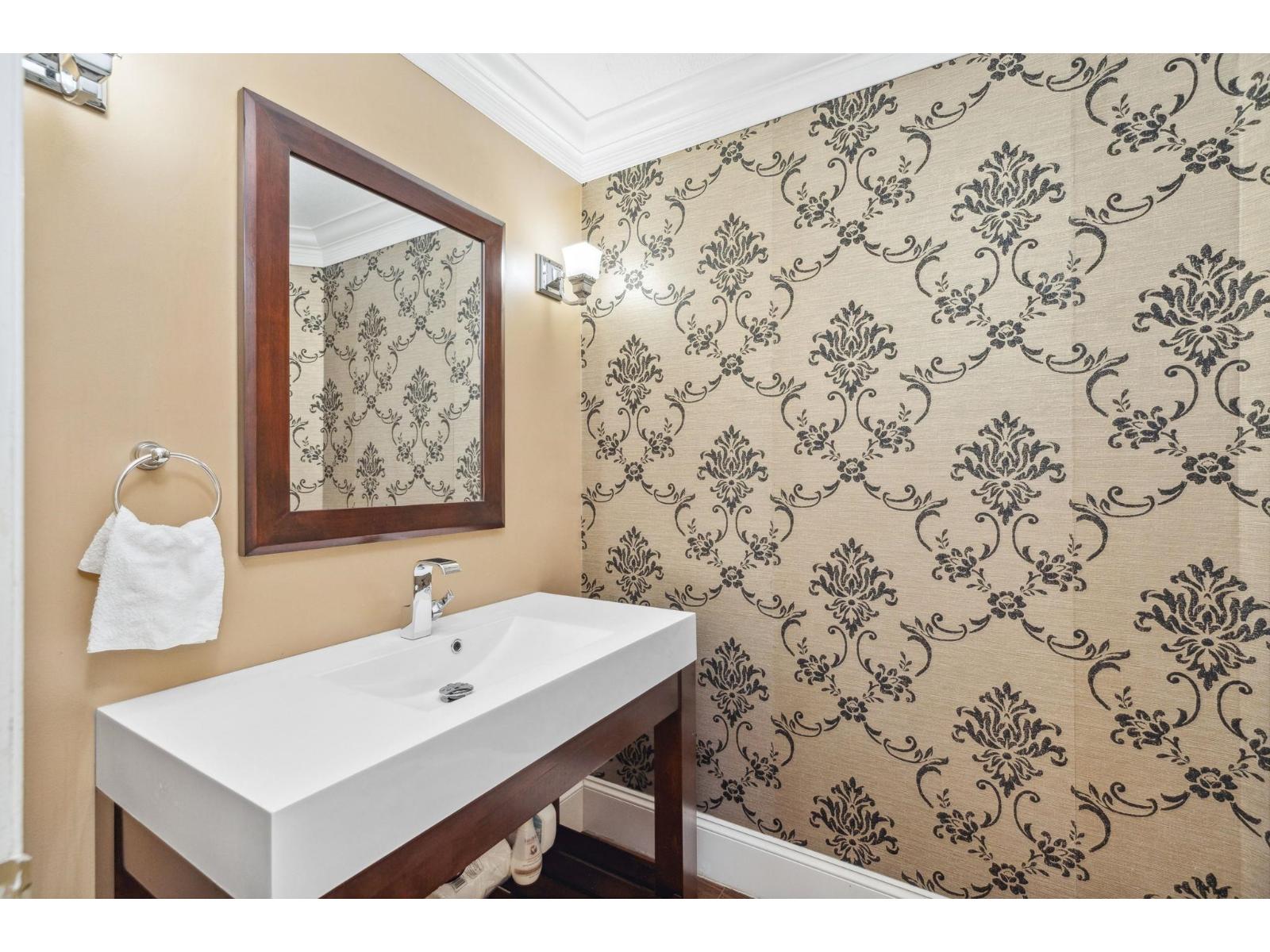 Main 8118 153A STREET, Surrey